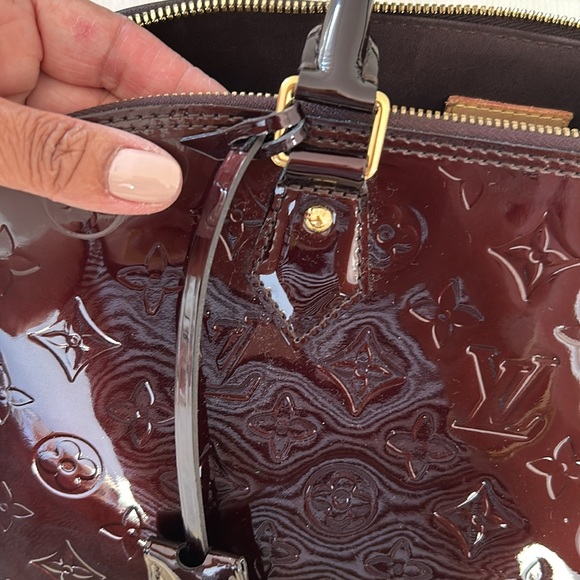 Louis Vuitton Alma Vernis Amarante GM handbag - Picture 13 of 17